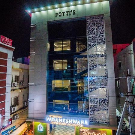 Hotel Parameshwara Luxury Awaits Vijayawāda Esterno foto
