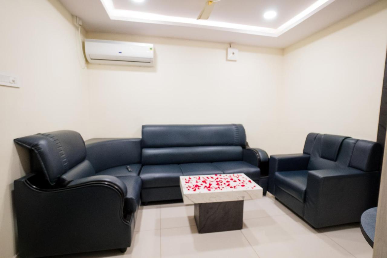 Hotel Parameshwara Luxury Awaits Vijayawāda Esterno foto