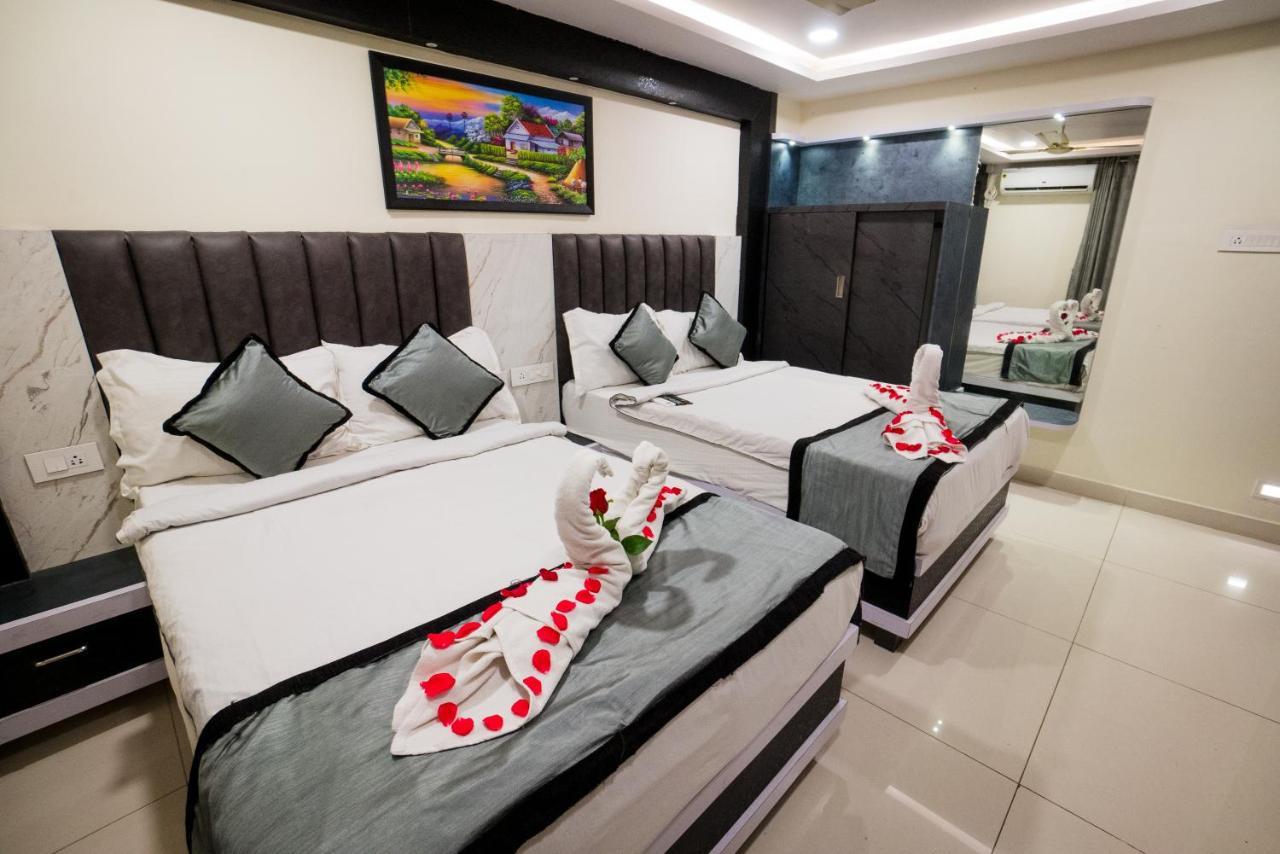 Hotel Parameshwara Luxury Awaits Vijayawāda Esterno foto